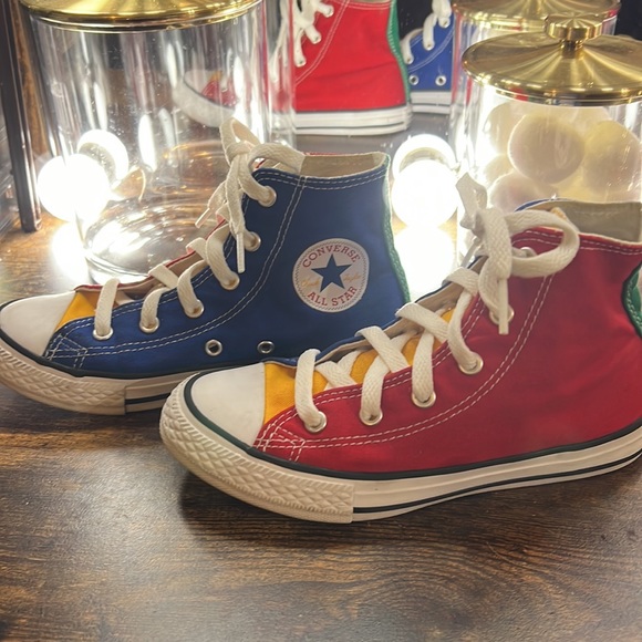 Red & blue converse kid’s size 1 my daughter wears a 2 and fit her perfect ‼️ - Picture 2 of 7